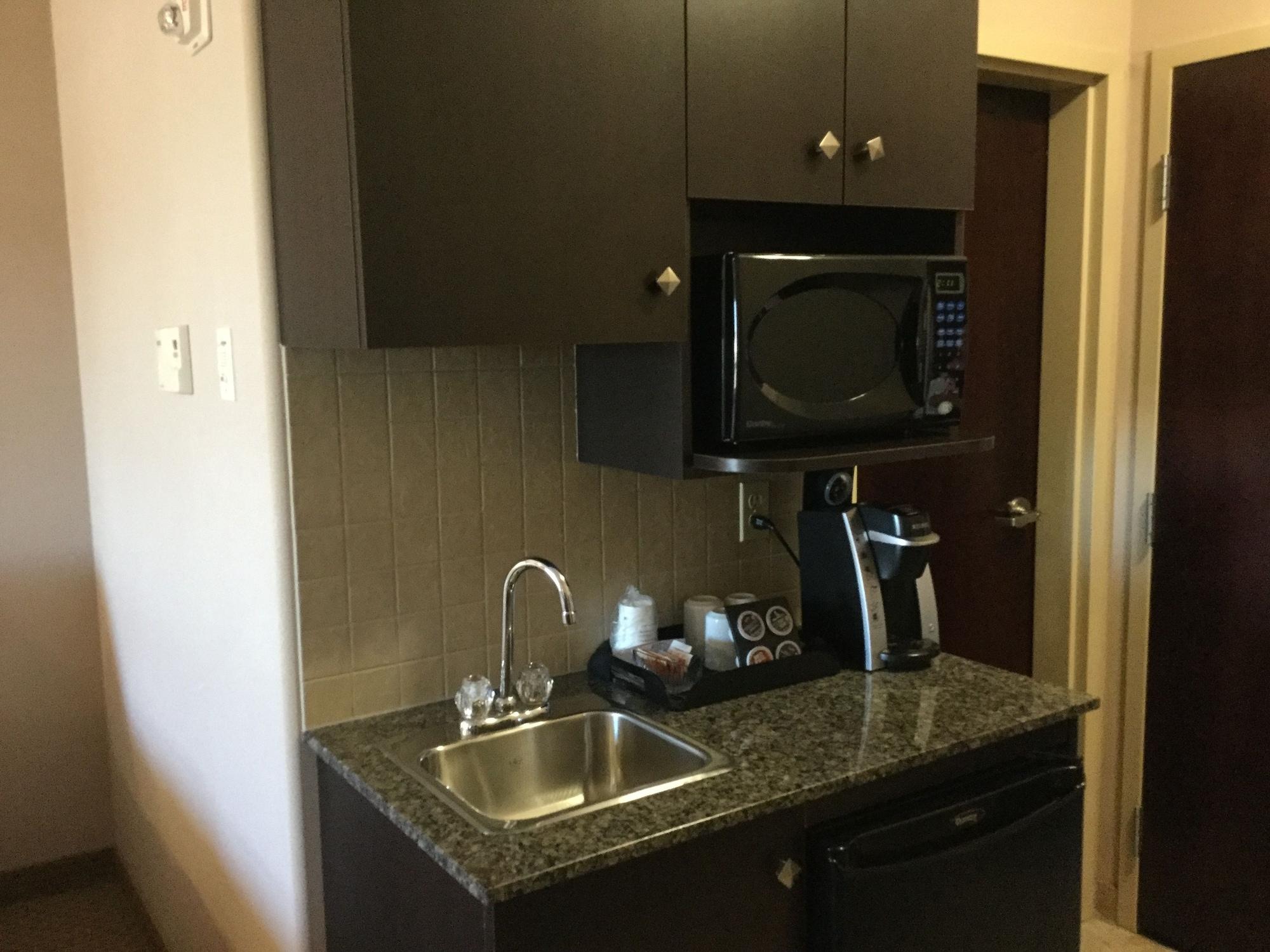Ramada By Wyndham Brooks Hotel Ngoại thất bức ảnh