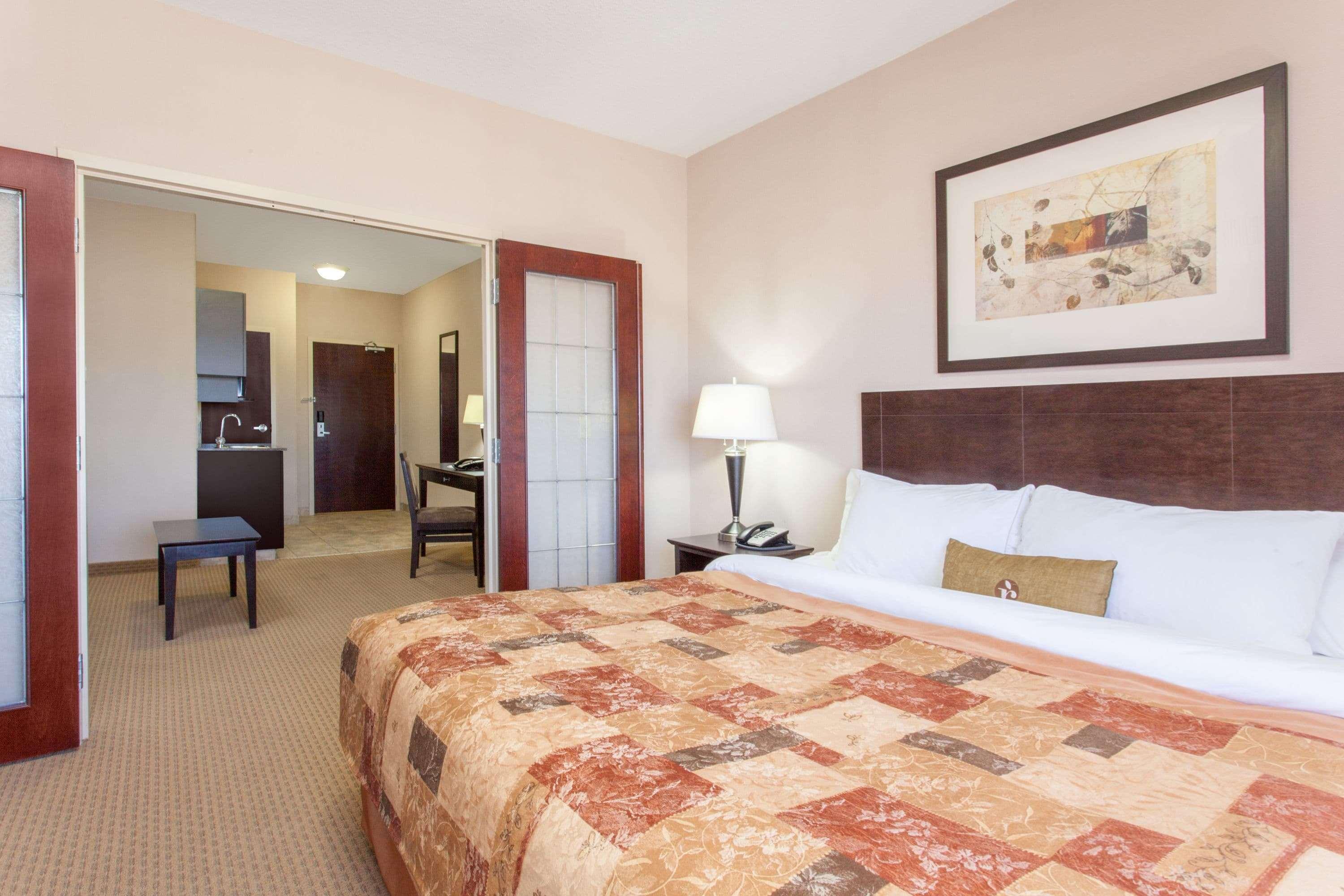 Ramada By Wyndham Brooks Hotel Ngoại thất bức ảnh