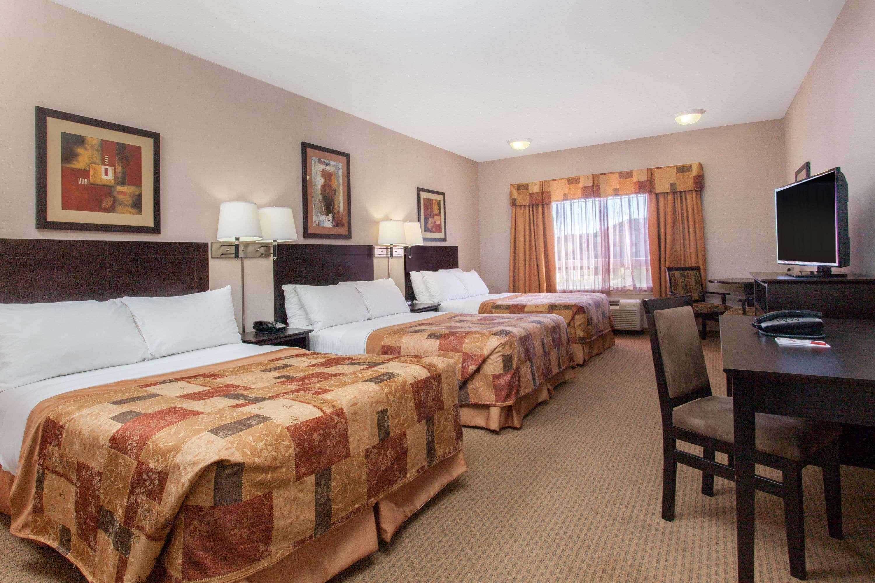 Ramada By Wyndham Brooks Hotel Ngoại thất bức ảnh