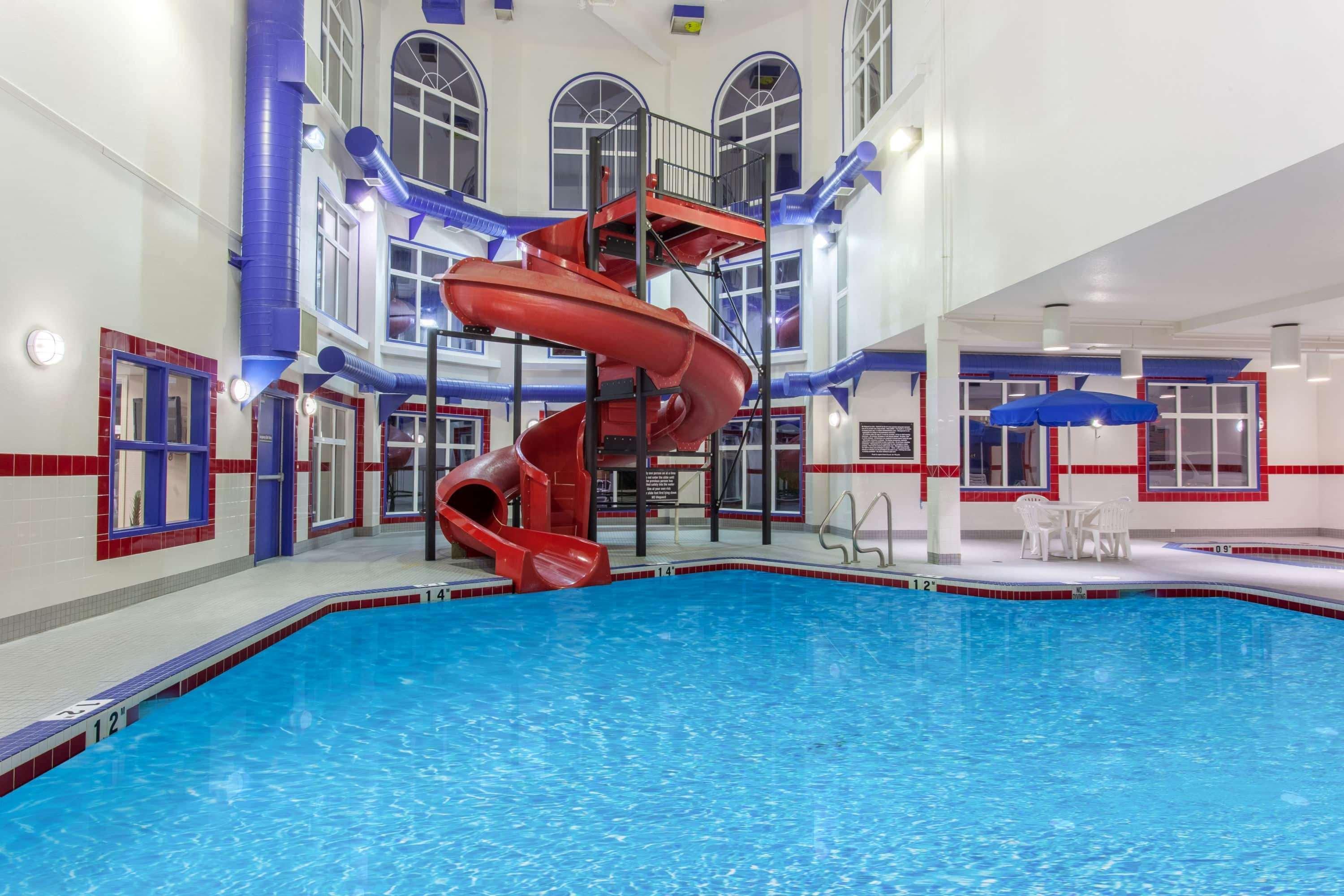 Ramada By Wyndham Brooks Hotel Ngoại thất bức ảnh