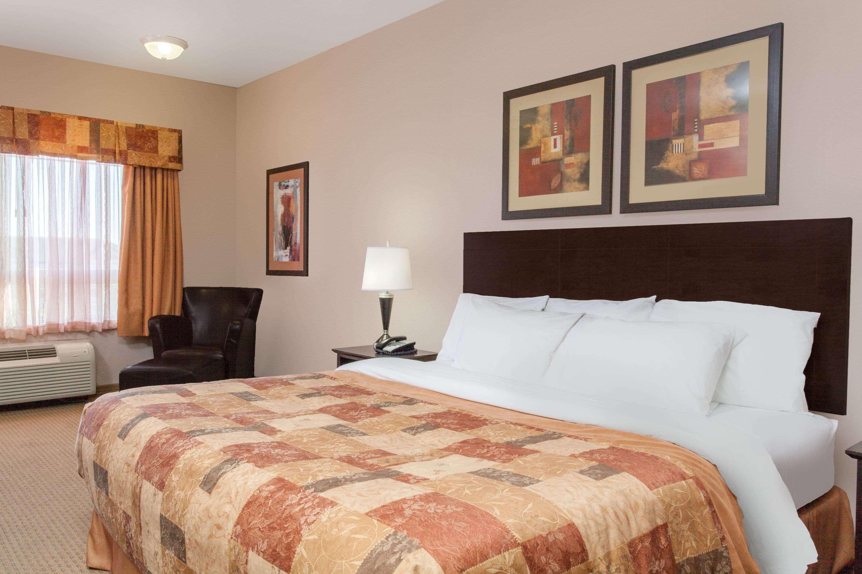 Ramada By Wyndham Brooks Hotel Ngoại thất bức ảnh