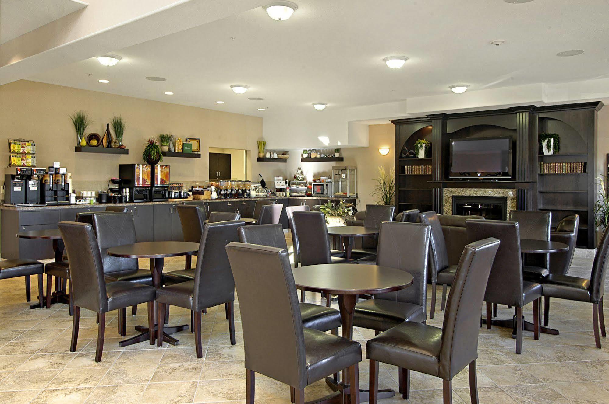 Ramada By Wyndham Brooks Hotel Ngoại thất bức ảnh